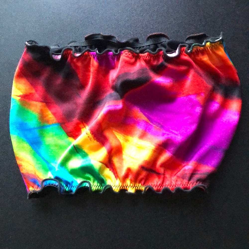 Samba Rave with Mi Gente crop top. Size small but fits like an extra small.